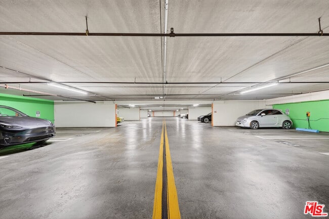 Building Photo - 10535 Wilshire Blvd