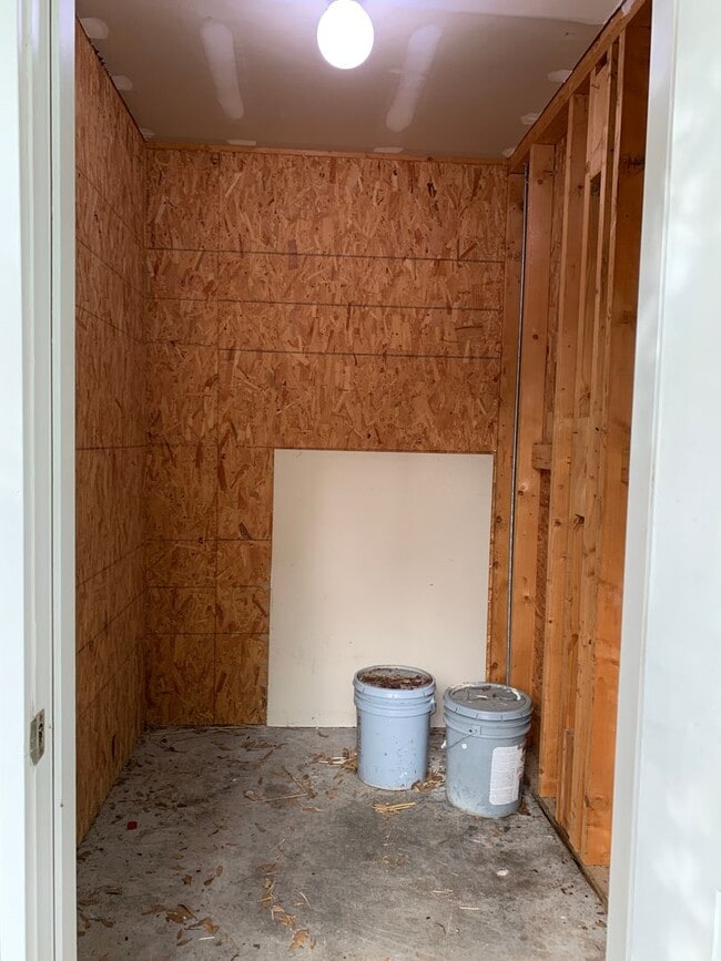 Building Photo - $500 OFF 1ST MONTH'S RENT3 Bedroom 3 Bath ...