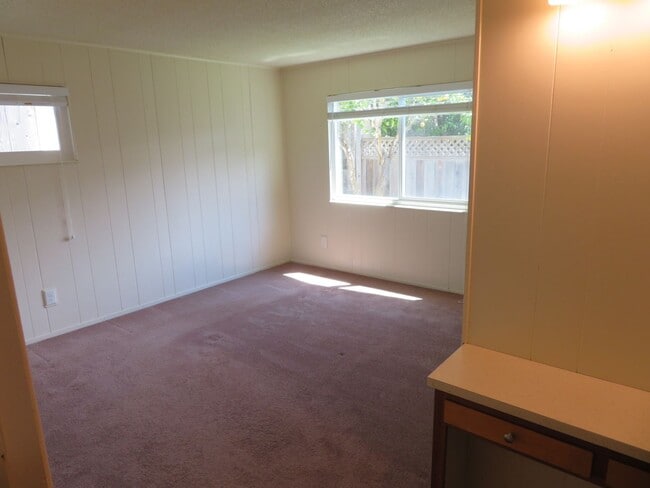 Building Photo - 2 bed 1 bath house in the Capitola jewel box