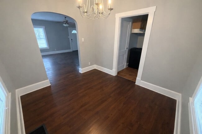 Building Photo - 1422 N Limestone