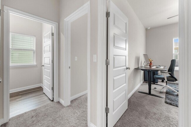 Building Photo - 8109 Mandela Bend