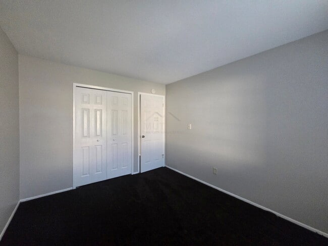 Building Photo - 30276 Southfield Rd