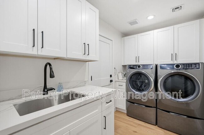 Building Photo - 8989 N Gainey Center Dr