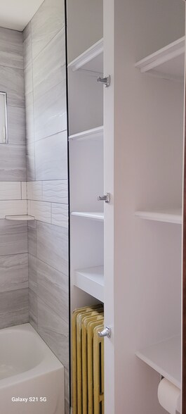 Full bath - 3807 N Narragansett Ave