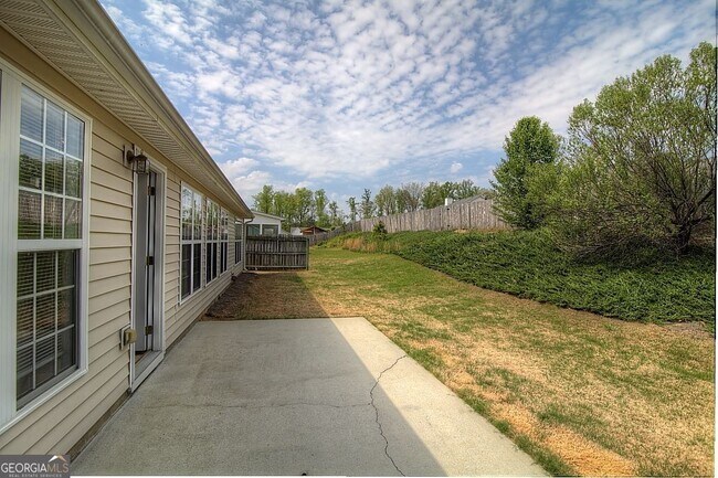 Building Photo - 3230 Kylay Ct NE