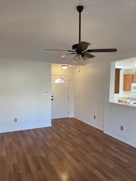 Building Photo - 2404 Thomas St