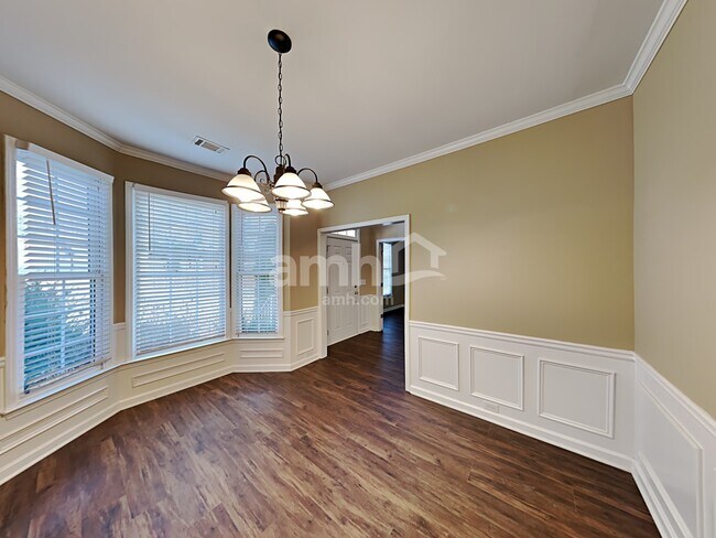 Building Photo - 1029 Chatsworth Ln