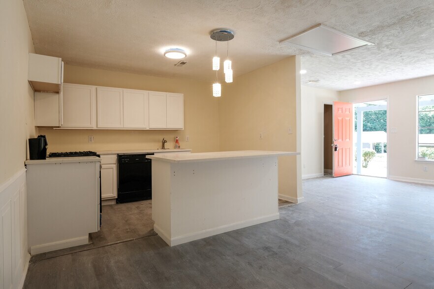 Building Photo - 85 Delmoor Dr NW