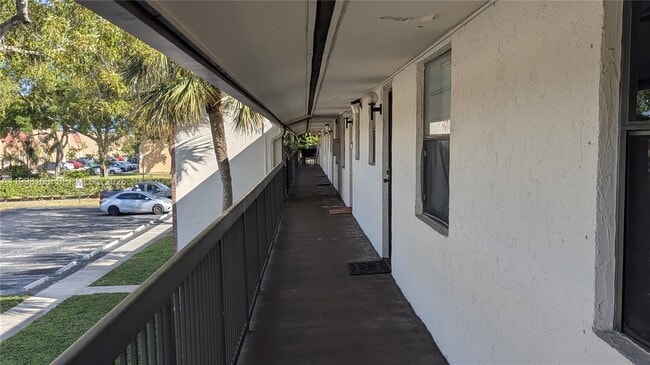 Building Photo - 6001 Shaker Wood Cir