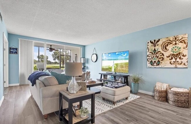 Building Photo - Annual OR Seasonal turnkey FURNISHED 2/2 ground floor condo with golf course and water views