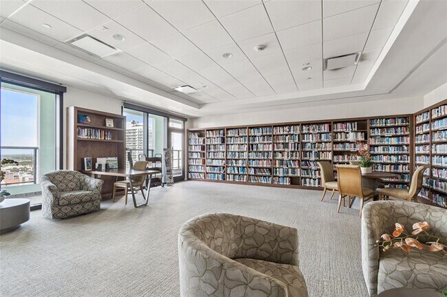 Building Photo - 1 Beach Dr SE