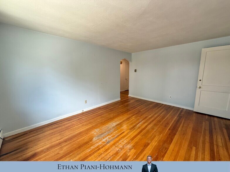 Building Photo - 43 Aldrich Rd