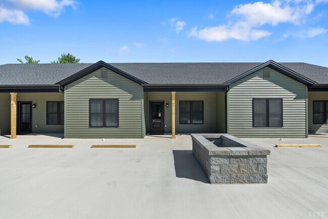Building Photo - 45 Savage Dr