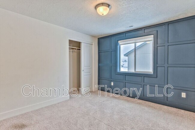 Building Photo - 3593 SW Pumice Ave