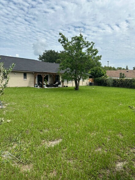 Building Photo - 7216 Woodbrook Dr