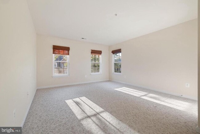 Building Photo - 15303 Glastonbury Way