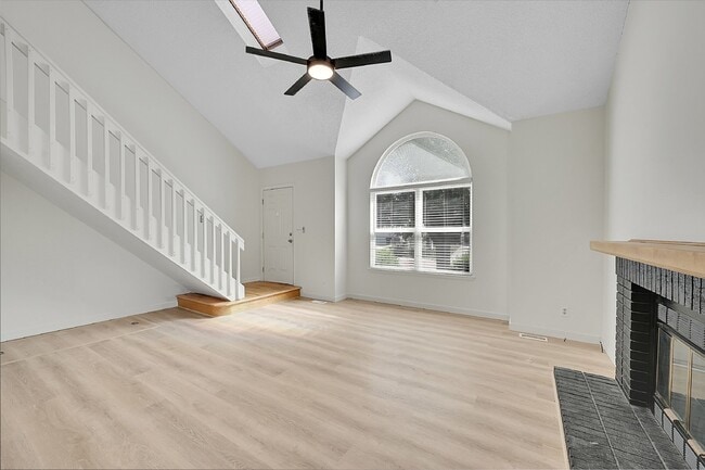 Building Photo - $2,495, 3 beds, 2.5 bath Updated Home in Co Springs with Fenced In Yard!