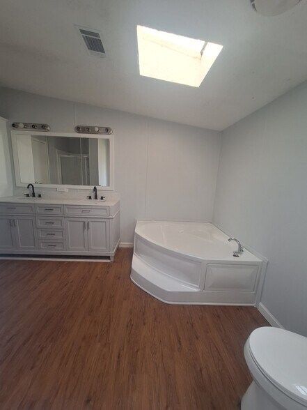 Building Photo - 4452 Roundup Dr