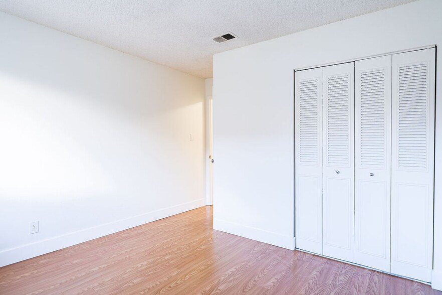 Building Photo - 2209 Peppertree Way