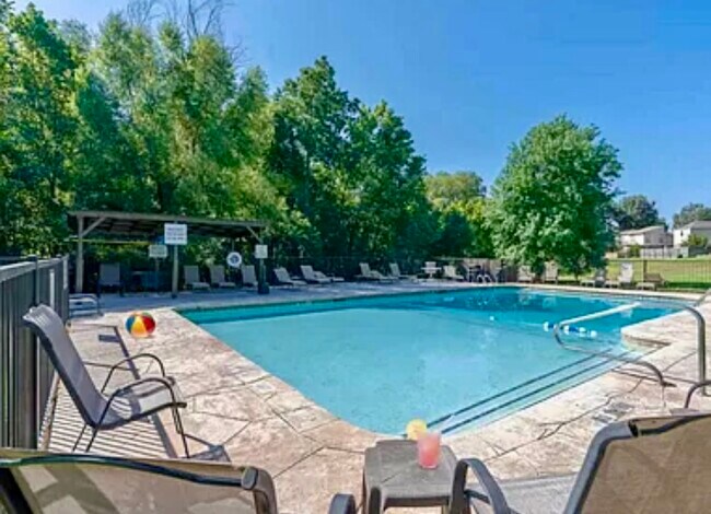 Building Photo - 815 Montreal Dr