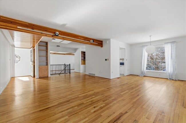 Building Photo - 1510 Barnard Rd