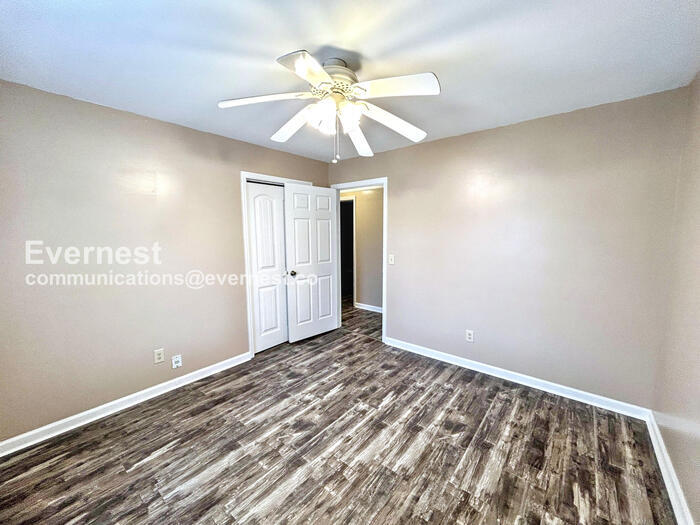 Building Photo - 2427 Riverstone Dr