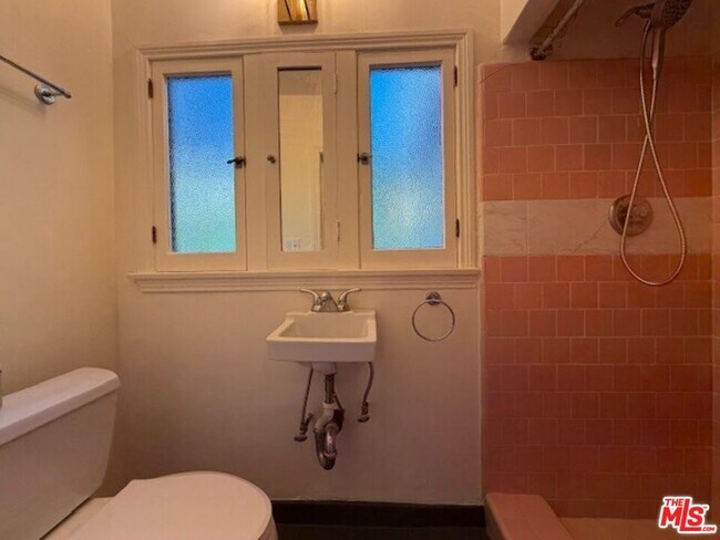 Building Photo - 208 Westmoreland Ave