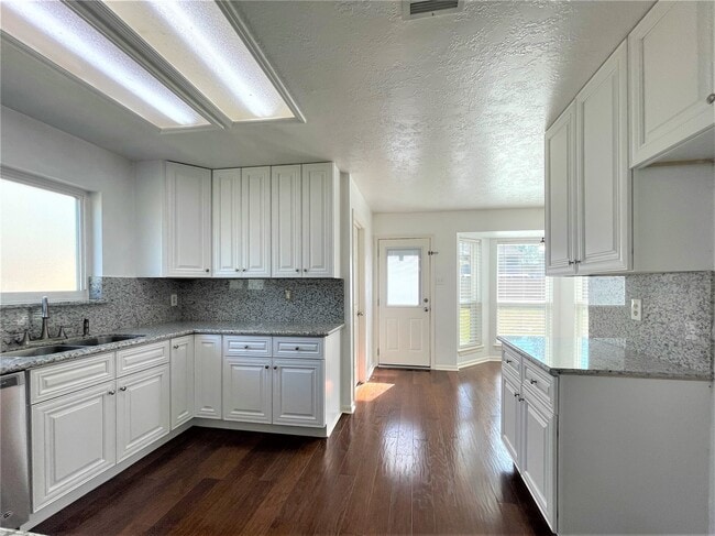 Building Photo - 834 Island Meadow Ct