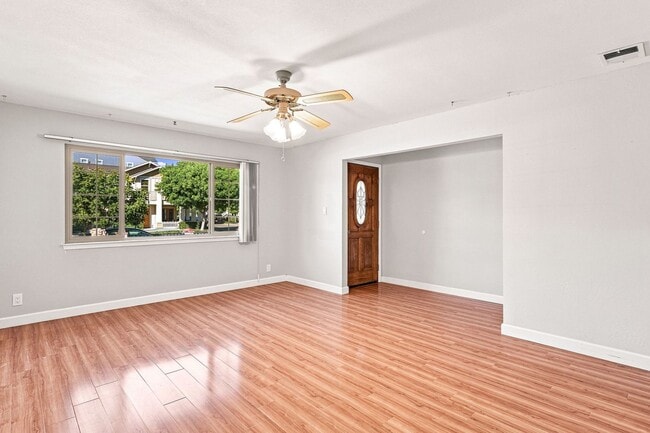 Building Photo - 4448 Irvington Ave