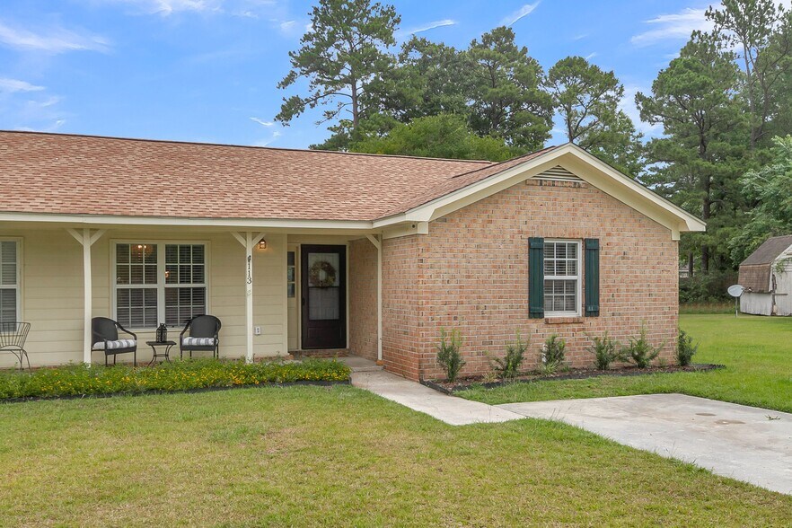 Front porch - 113 Ashwood Ct