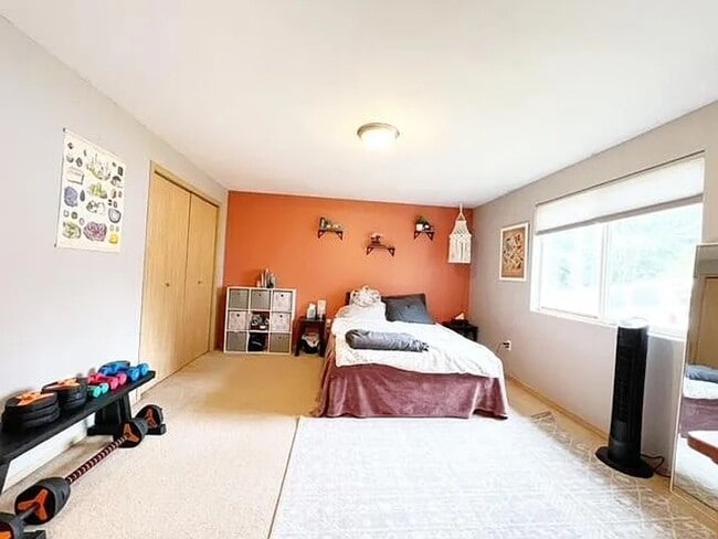 Building Photo - Spacious 3-Bed, 2-Bath Home with Garage – ...
