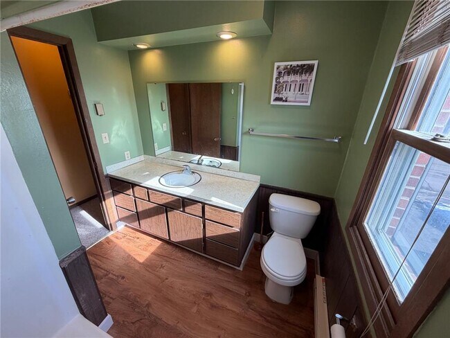 Building Photo - 706 1st St S