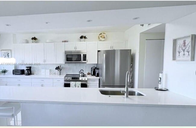 Building Photo - 20185 E Country Club Dr