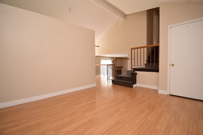Building Photo - Spacious 5 Bed 2 Bath Home in West Jordan!