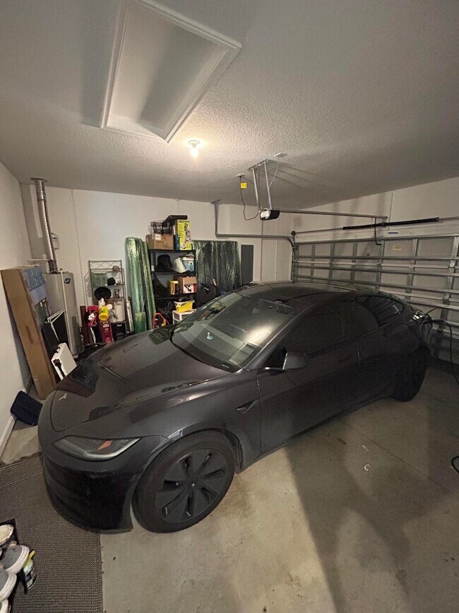 Building Photo - 12808 SW Eleanor Dr