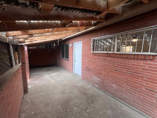 Building Photo - 3413 Ross Ave SE
