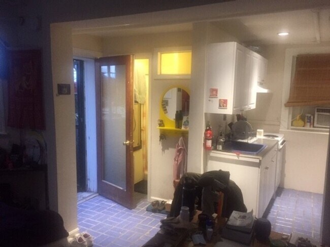 Building Photo - 1012 - Dunne