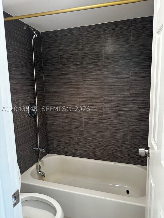 Building Photo - 3475 N Country Club Dr