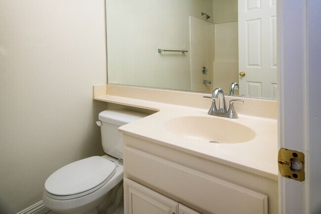 Building Photo - Rancho del Mar Townhomes Near the Temecula...