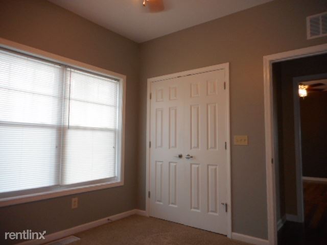 Building Photo - 215 Max Hampton St