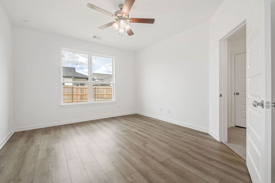 Building Photo - 6101 Pocono Dr