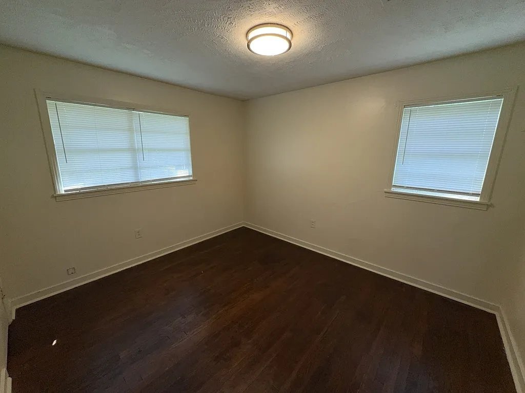 Building Photo - 2615 Hillside Dr