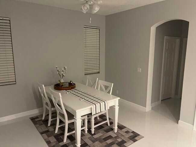 Building Photo - 1844 Capeside Cir