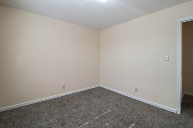 Building Photo - 371 Peabody Dr