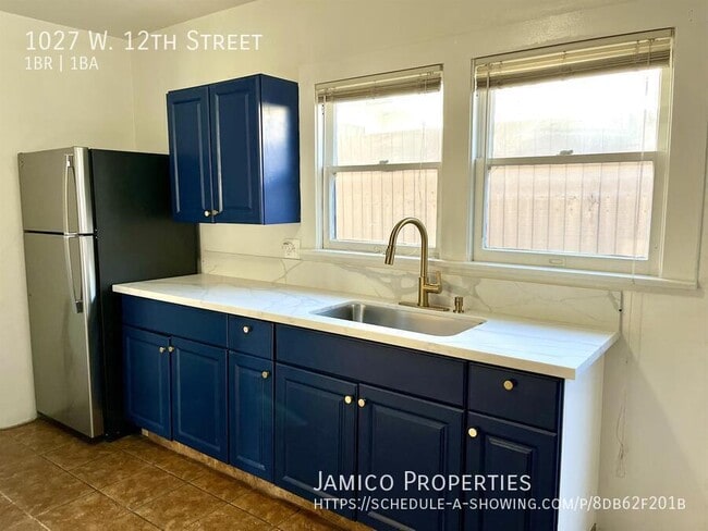 Building Photo - 1027 W 12th St