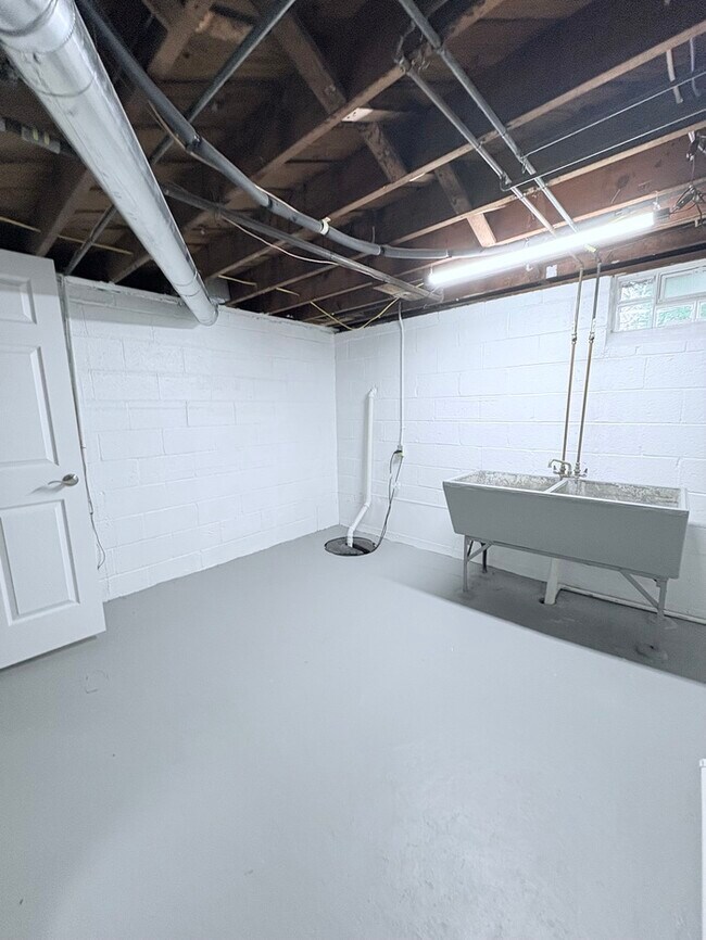 Building Photo - Newly Renovated 3BR 2BA Home w/ Garage + Washer/Dryer in the heart of Wickliffe, OH.