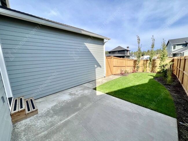 Building Photo - Gorgeous newly built in 2022 4 BR home in ...