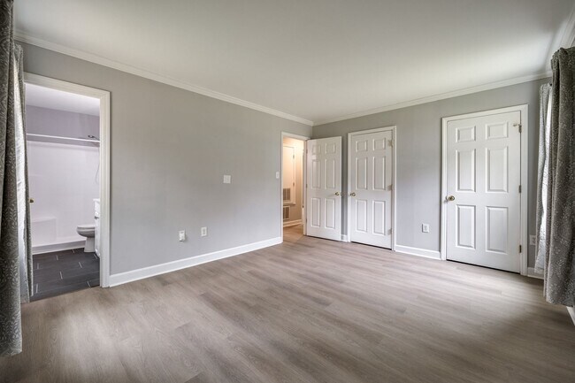 Building Photo - Beautiful 3 bedroom 2 full bath Ranch on a cul-de-sac in Charlotte's Walnut Creek community.