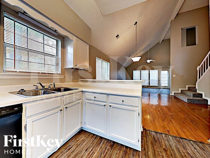 Building Photo - 852 Shore Dr