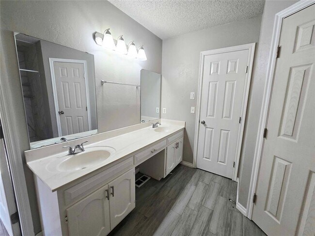 Building Photo - 217 Cypress Dr